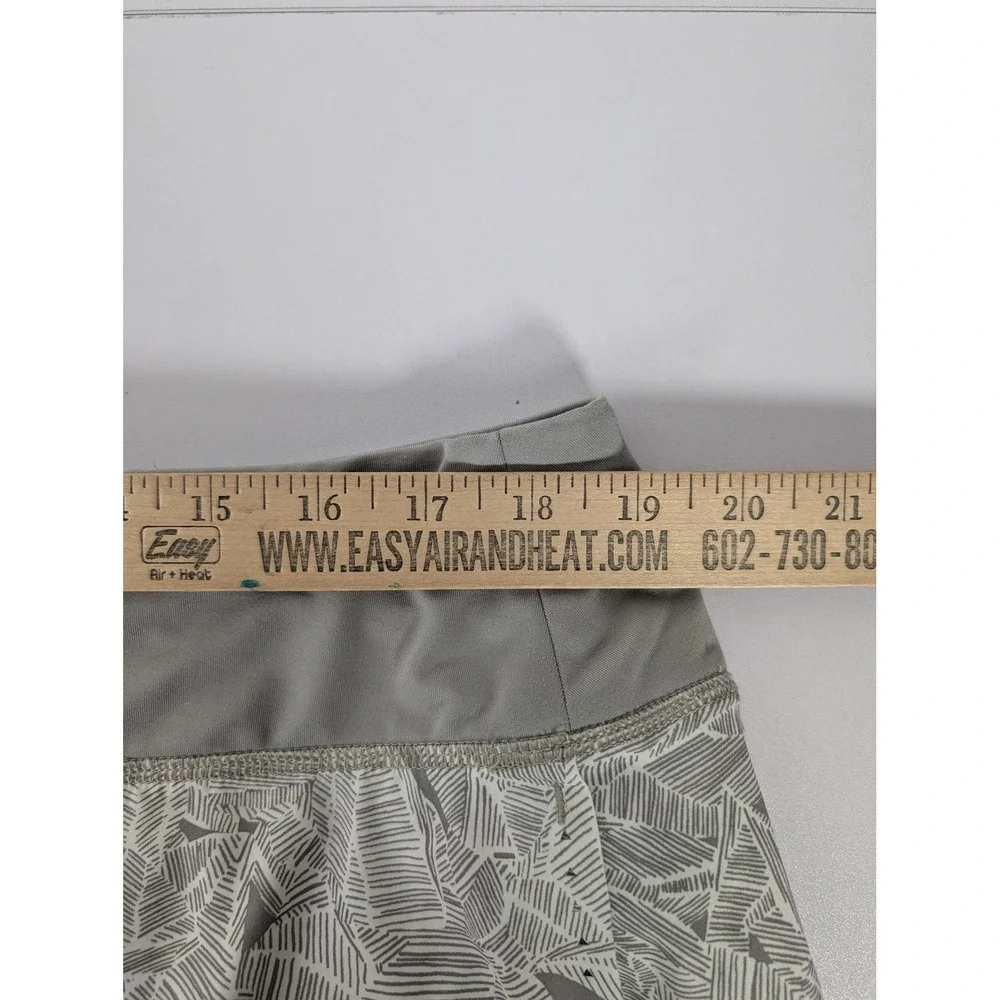 Athleta Shorts Womens XL‎ Gray Leaf Print Lined Athletic Run Hiking Zip Pocket